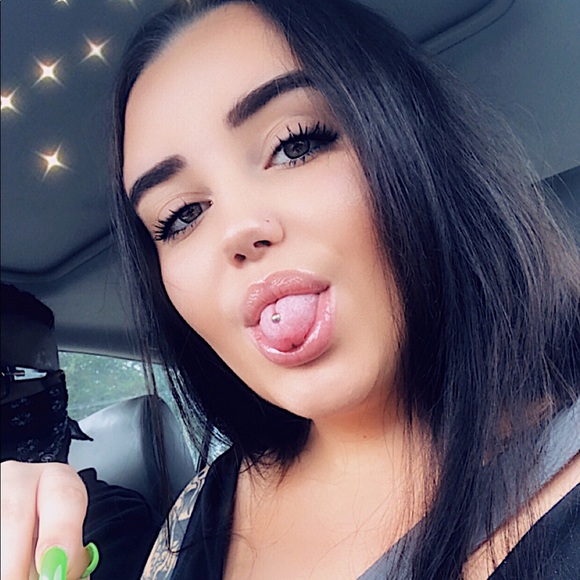 Meet your Posher, Brooke - Picture 1 of 1